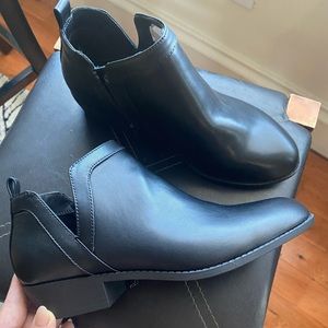 Torrid Black V Cut Bootie size 9 wide